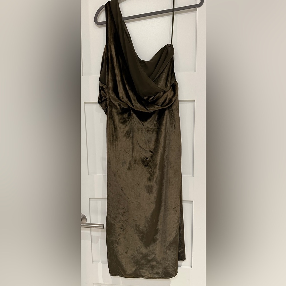 Reiss NWOT green gold velvet one shoulder dress